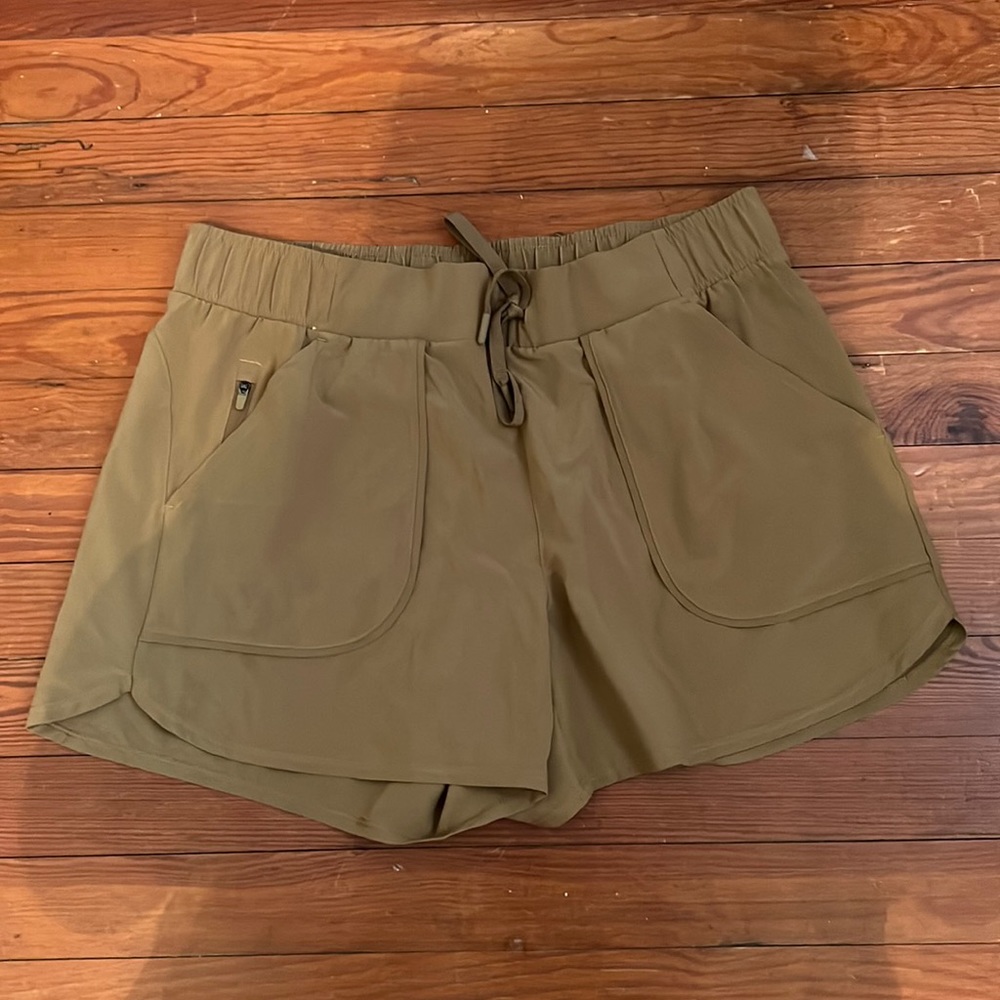 All in motion shorts